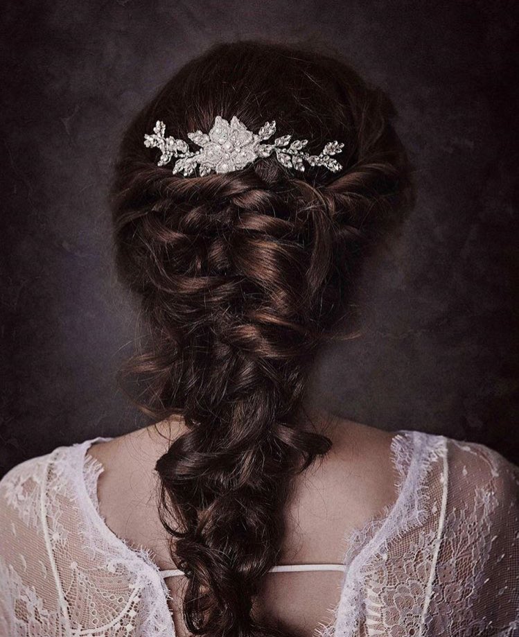 BellaOnDemand's tweet photo. Beautiful bridal braidspo, adorned with an ethereal heirloom hair accessory via @gadegaarddesign 
#weddingWednesday https://t.co/0XbusOCzIr