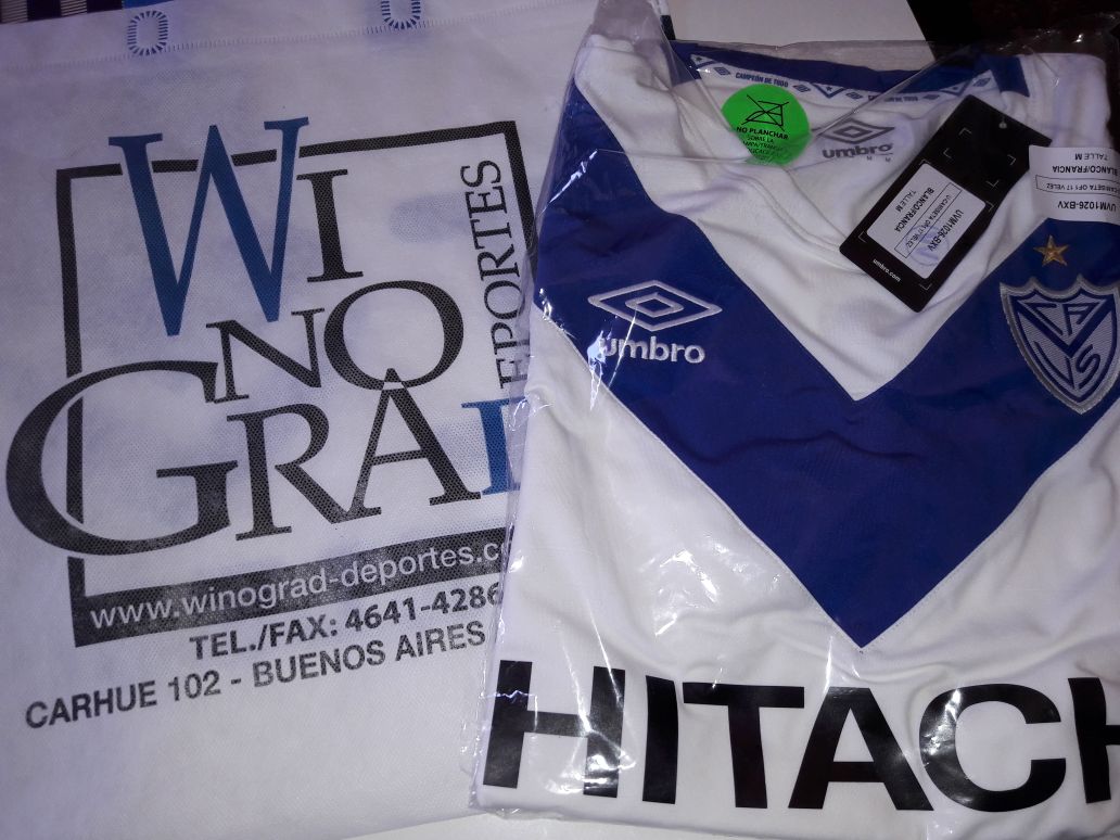 PasionFortinera's tweet photo. Gracias a los amigos de @winograd_velez sorteamos una camiseta de #Velez para que celebres un nuevo aniversario de la Intercontinental con la V azulada puesta. Dale RT y seguinos. El 1/12 se conocerá al ganador https://t.co/fEw13fsk3q