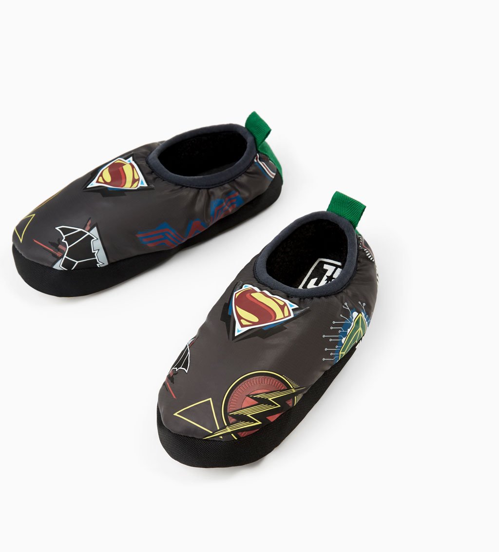 그거아세요..... 자라키즈에 이런게있답니다 저스티스리그 실내화......