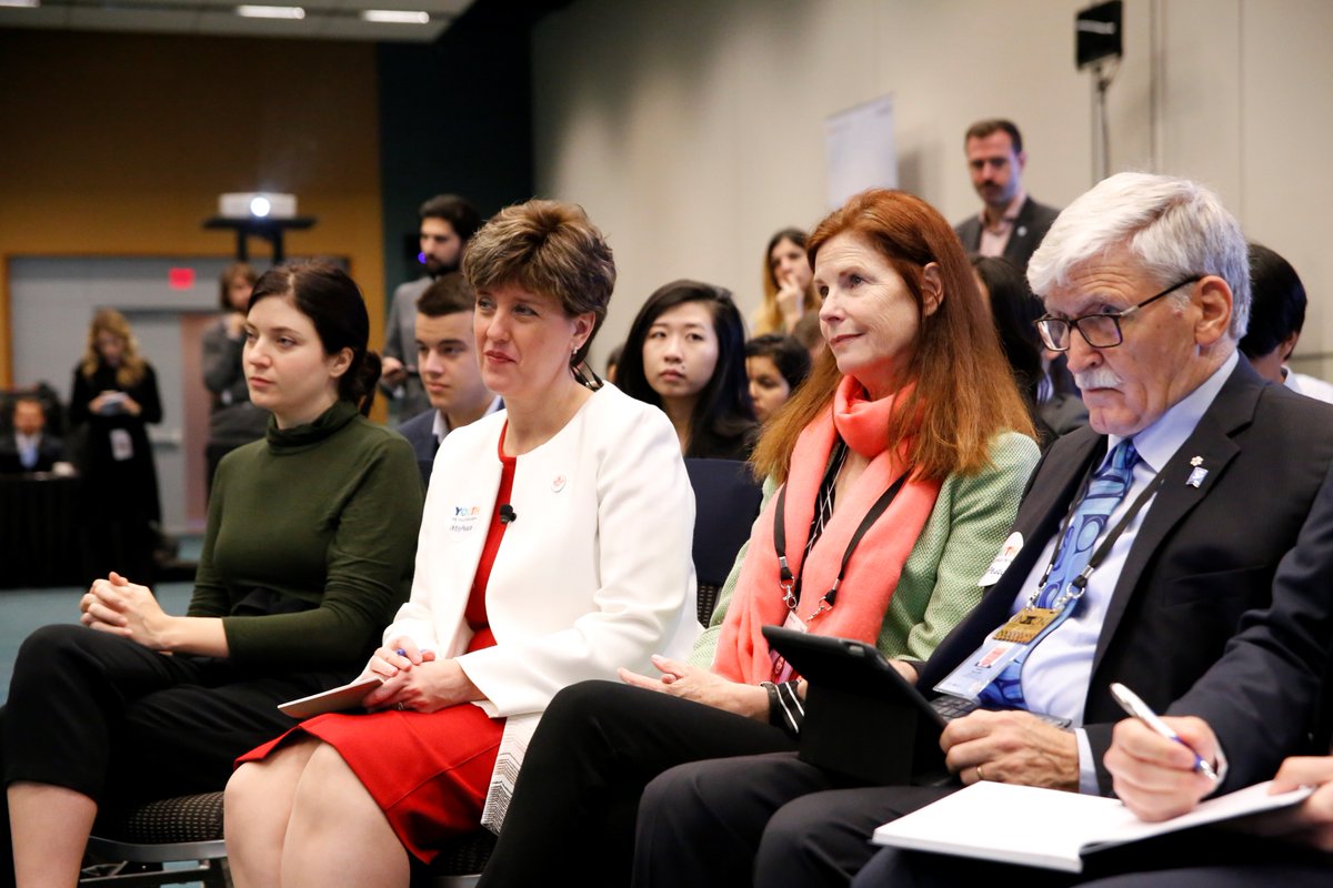 mclaudebibeau's tweet photo. Encourageant de voir tant de jeunes femmes et hommes intéressés à contribuer à la paix! Quelle belle énergie et potentiel! Merci de démontrer l’importance d’inclure les jeunes dans les processus de paix. #ConfPaix17 #MaPaix https://t.co/m8XrPTt4X4