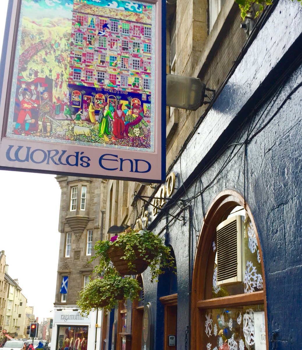 kiltporn's tweet photo. No Mr Willoughby today, but I did have a lovely chicken stuffed with a haggis!π±ππ #WorldsEndPub #RoyalMile #Outlander #Voyager #Edinburgh https://t.co/FkS1sxc4Pe