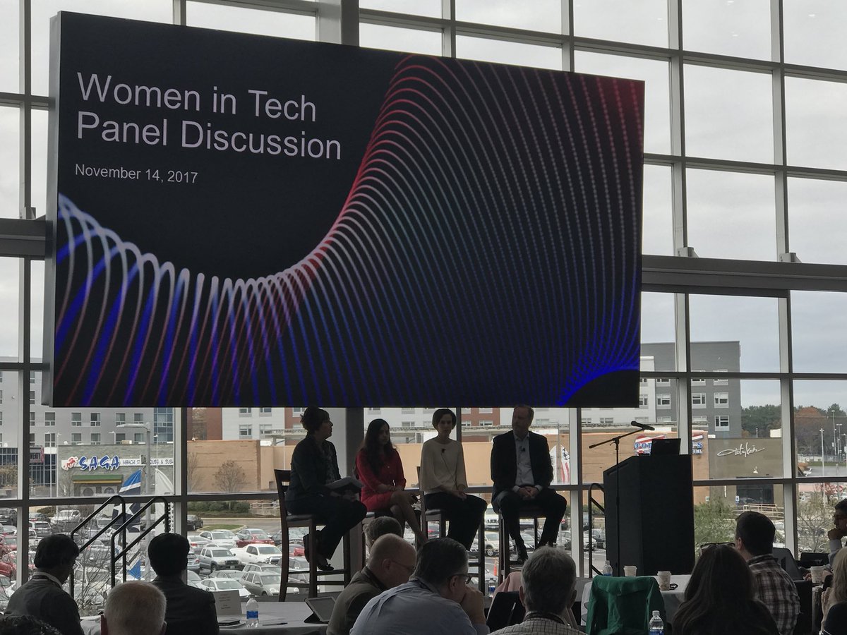 VaVaVoom324's tweet photo. Yesterday in #Boston at Gillette Stadium for #ServiceNow #LimitlessIT event @AlHollandNOW on the 🎤 as our Host🕺🏻GREAT day for @servicenow #WomeninTech https://t.co/bycrcsyUdd