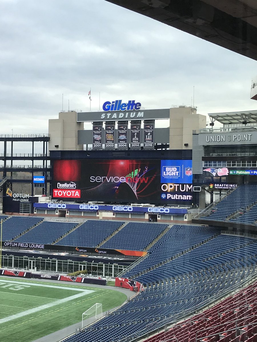 VaVaVoom324's tweet photo. Yesterday in #Boston at Gillette Stadium for #ServiceNow #LimitlessIT event @AlHollandNOW on the 🎤 as our Host🕺🏻GREAT day for @servicenow #WomeninTech https://t.co/bycrcsyUdd