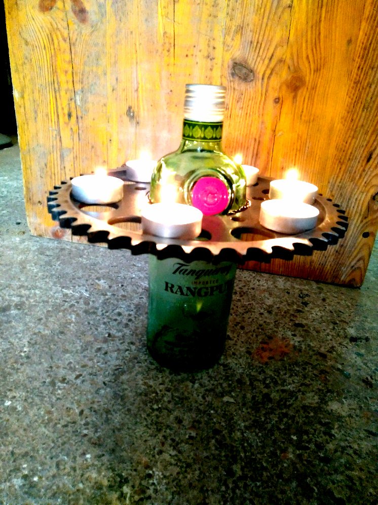 RedVikingMotor's tweet photo. #chandelier #tanqueray  #bottle
#design 
@RedVikingMotor https://t.co/x1V9TmrWTg