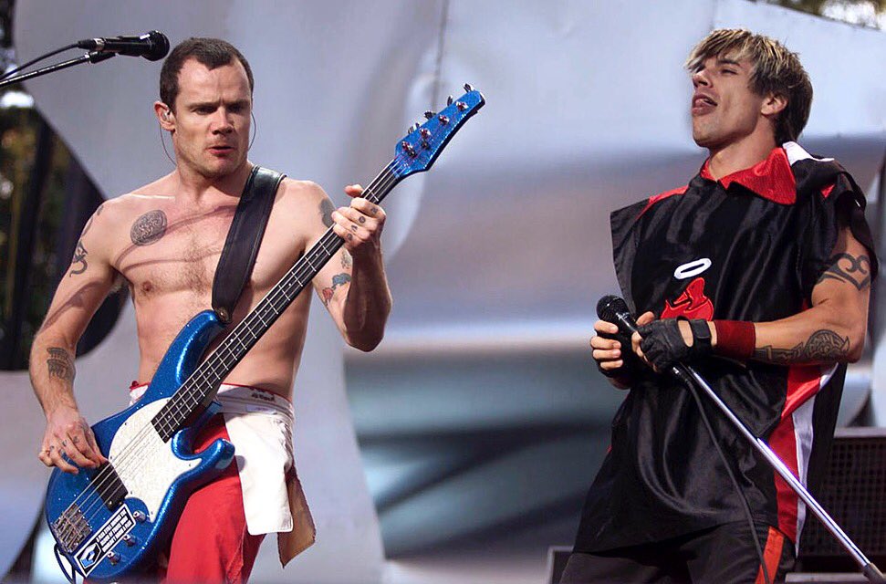 RHCPNetherlands's tweet photo. Seattle 2000 🇺🇸 #RedHotChiliPeppers #RHCP #Seattle https://t.co/J5VE1mGpWu