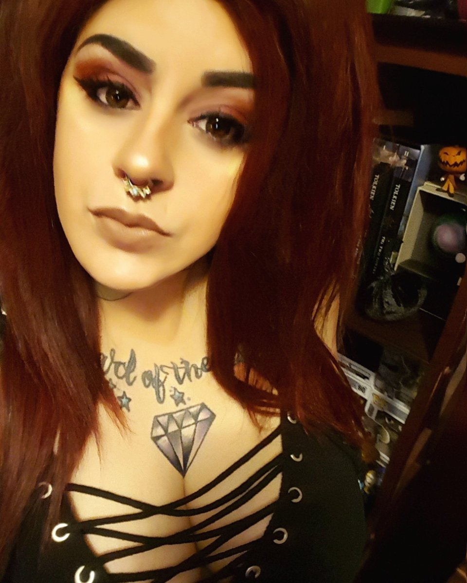 DovaQueenx's tweet photo. when you can see how little I slept in my eyes. #grumpyallday https://t.co/vsXMQGKLUJ