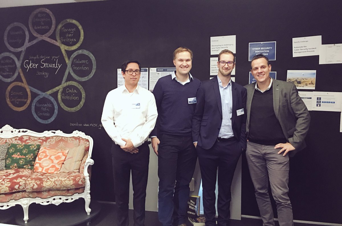 VolkerPresse's tweet photo. Weiter gehts mit #cybersecurity Workshops durch den Abend @detecon #DigitalEngineeringCenter 💡👍 https://t.co/Jy6wG4oMnC