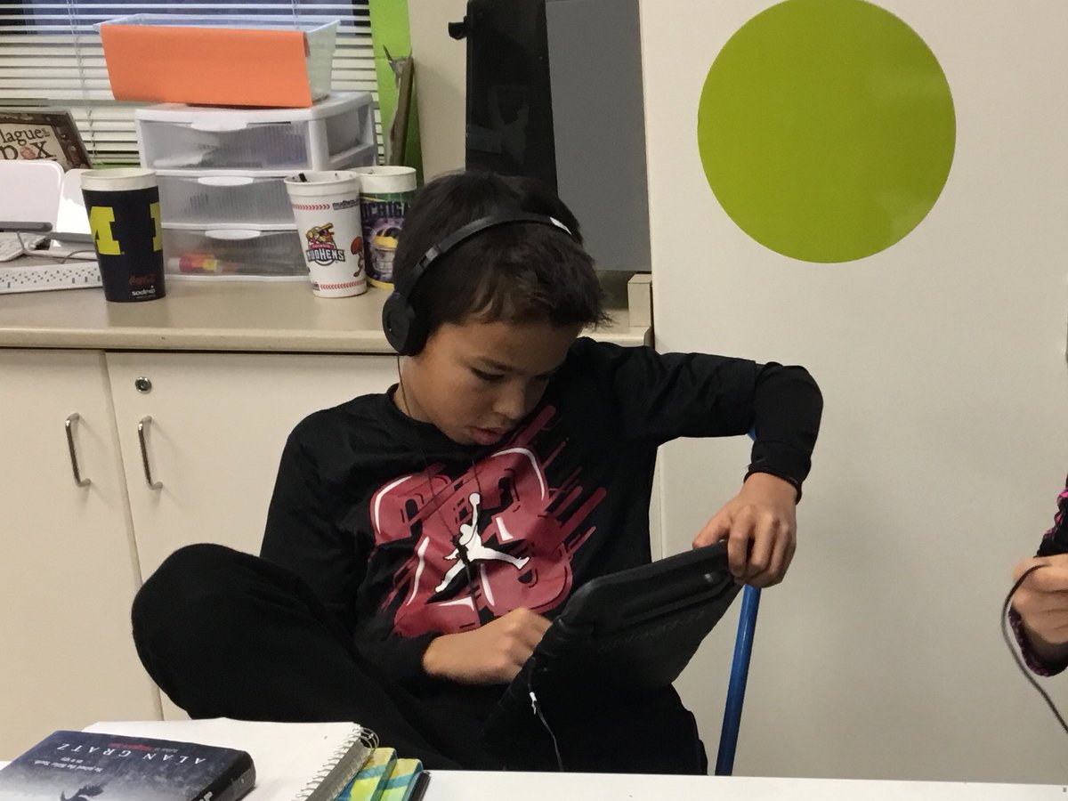 CloudUpdate17's tweet photo. First day of @eSparkLearning Choice Mode! #youcouldhearapindrop #engagedstudents https://t.co/PKwqany748