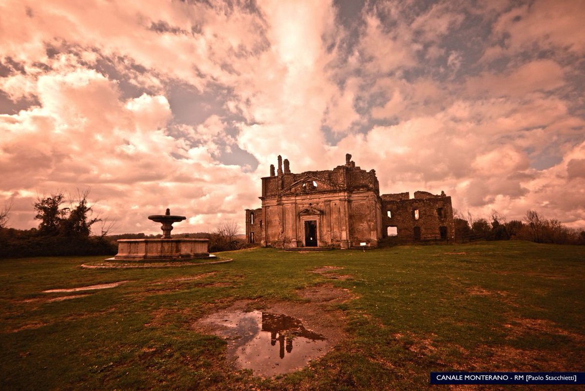 visit_lazio's tweet photo. Quante battute e goliardate tra i ruderi di #Monterano, dall’ #ArmataBrancaleone a #ilMarchesedelGrillo! Un saluto da uno dei principali set della provincia di Roma e… a presto con #indovinadovesiamo! #6nelLazio #LazioIsME https://t.co/csfBNdZin6
