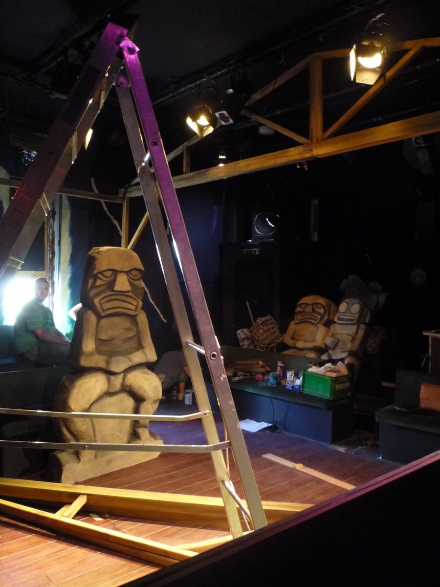 finborough's tweet photo. #Throwback to our 2009 production of DEATH OF LONG PIG by @NigelPlaner1 directed by #AlexanderSummers designed by @AMarkerDesign
#LoveTheatreDay #Design #SetModel #FitUp https://t.co/gvC1vtwlNI