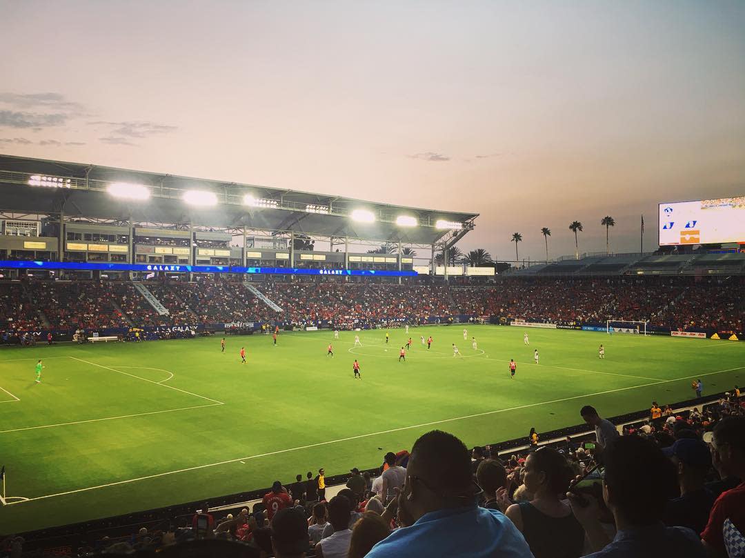 TRBMarriott's tweet photo. Your ultimate weekend touchdown starts with concierge access &amp; pre-game cocktails. Learn more:  https://t.co/2k4fP1wsa0  
📷: c_squared_vfx https://t.co/l7gcDvObio