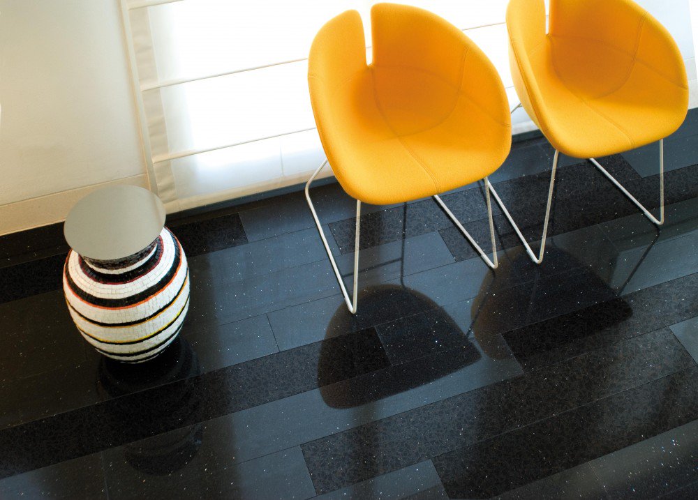 Looking for a new floor but not sure what type of flooring will suit the best? Read our blog to give you a hand. ow.ly/YWRS30gxd9E