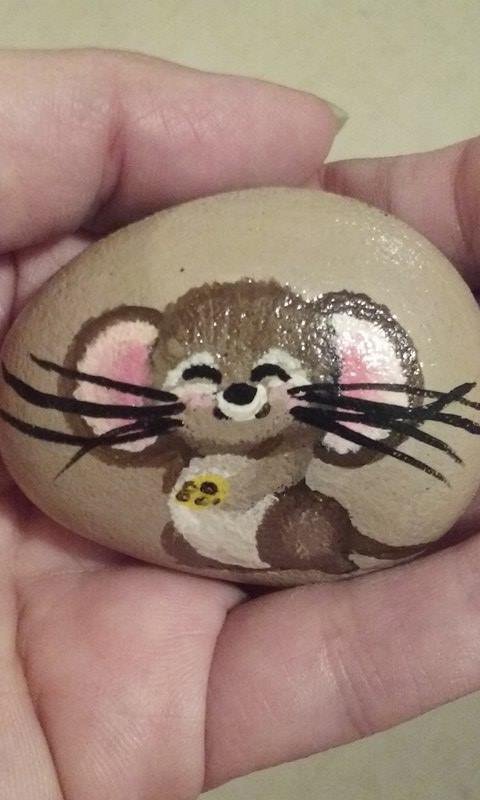 pacrocksva's tweet photo. Check out these super cute rocks Elizabeth Miller painted. How cute are they? #pacrocks #paintedwithlove #mouse #kitty https://t.co/ox2Ay3gttG