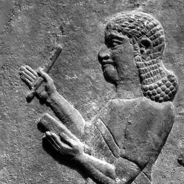 But when his brother, the crown prince, died, Ashurbanipal was chosen as next in line for the throne. Because of this, he became the first Assyrian King to boast an ability to read.