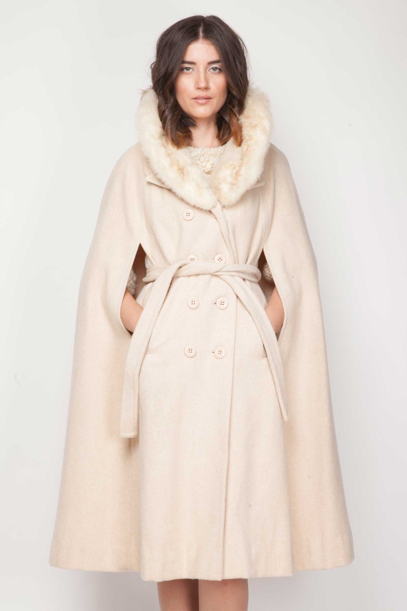 SOLOVESVINTAGE's tweet photo. Good Evening ladies. This is my favorite vintage #outfit. Winter white is just glamorous. Both pieces 12 sz. Shop https://t.co/Oj0s1kV9Cl #womaninbiz #wnukrt https://t.co/BAhWWdVXM9