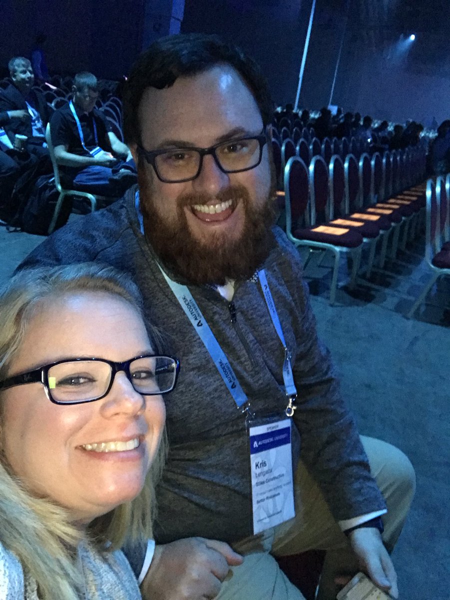 Just_Ducky's tweet photo. #nerds #AU2017 #techkeynote #goodtunes https://t.co/qEAOkwwldE
