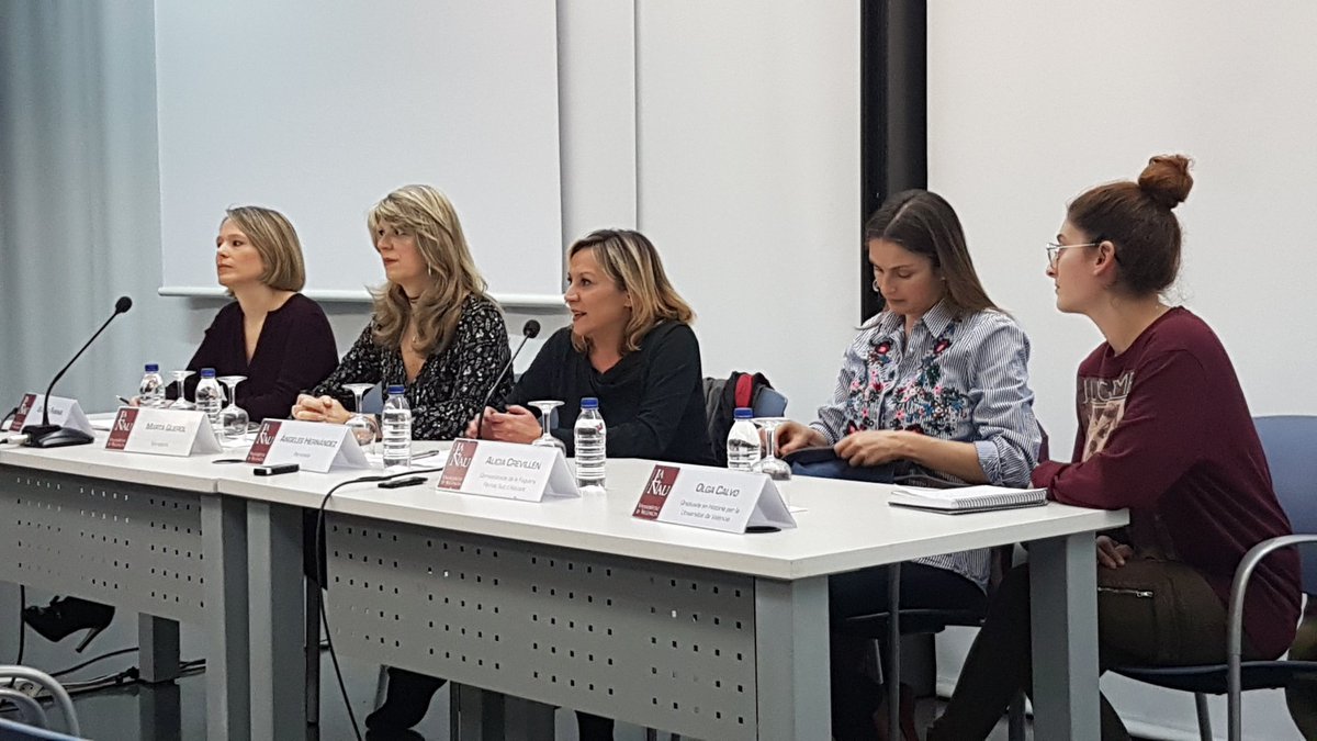 estudisfallers's tweet photo. Comencem la segona sessió de les converses #FallesNau a @LaNauuv per a parlar de la representació simbòlica de les dones en les #Falles Seguix-la ací. ;-) https://t.co/TbdZaTJpD3