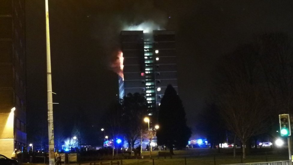 BBCNewsNI's tweet image. Fire at high-rise flats in Dunmurry, near Belfast: bbc.in/2z3sNhz
