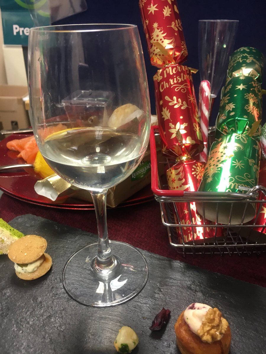CheckoutIreland's tweet photo. Tip: lower alcohol white wines like this 2015 Pinot Grigio are perfect for pairing with light food #MMPWine @MusgraveMPlace https://t.co/nWqQw4FZBG