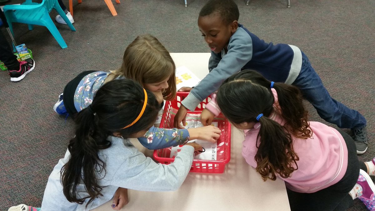 ClassensClass's tweet photo. Gummy Bear Experiment! We love writing like scientists! ❤✍🔎 #wearebriercreek #makingobservations  #writelikeascientist https://t.co/SfO7uOL05h