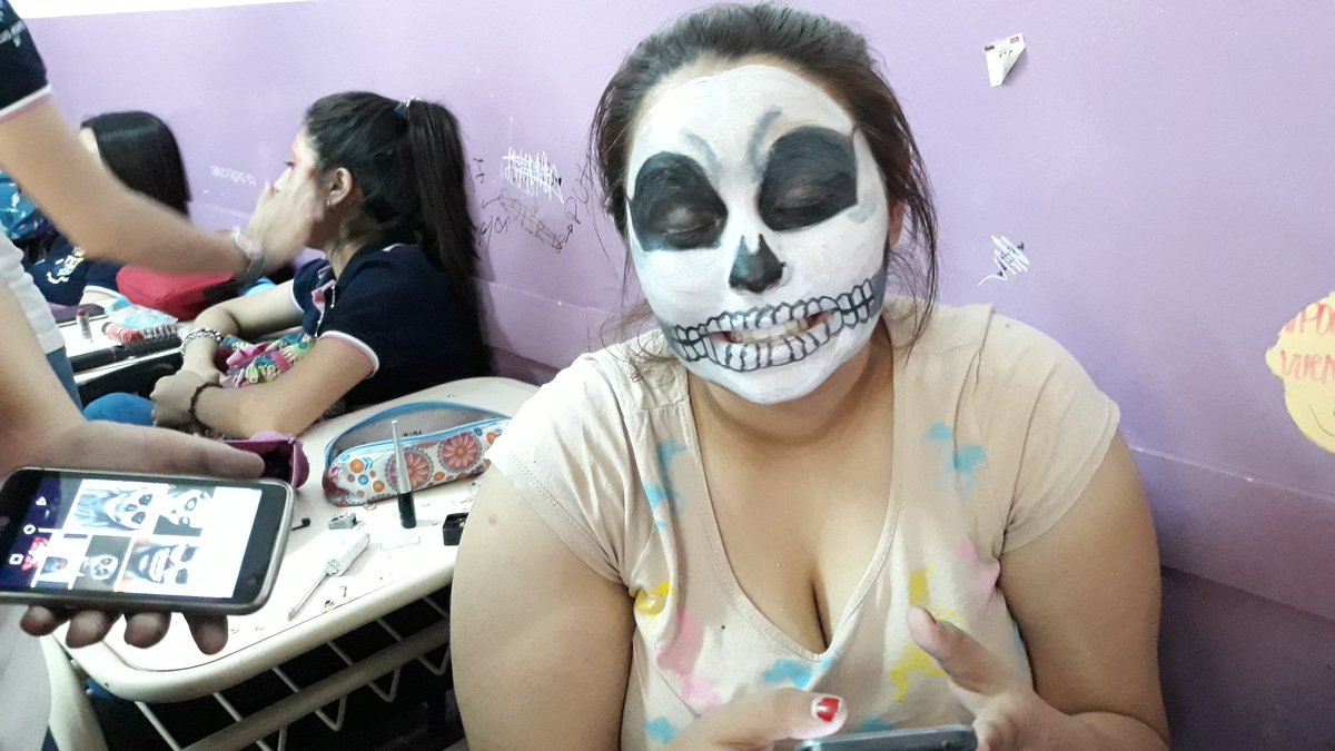 espectaculopdb_'s tweet photo. #TallerdeMaquillaje https://t.co/zzhHbMtgQo