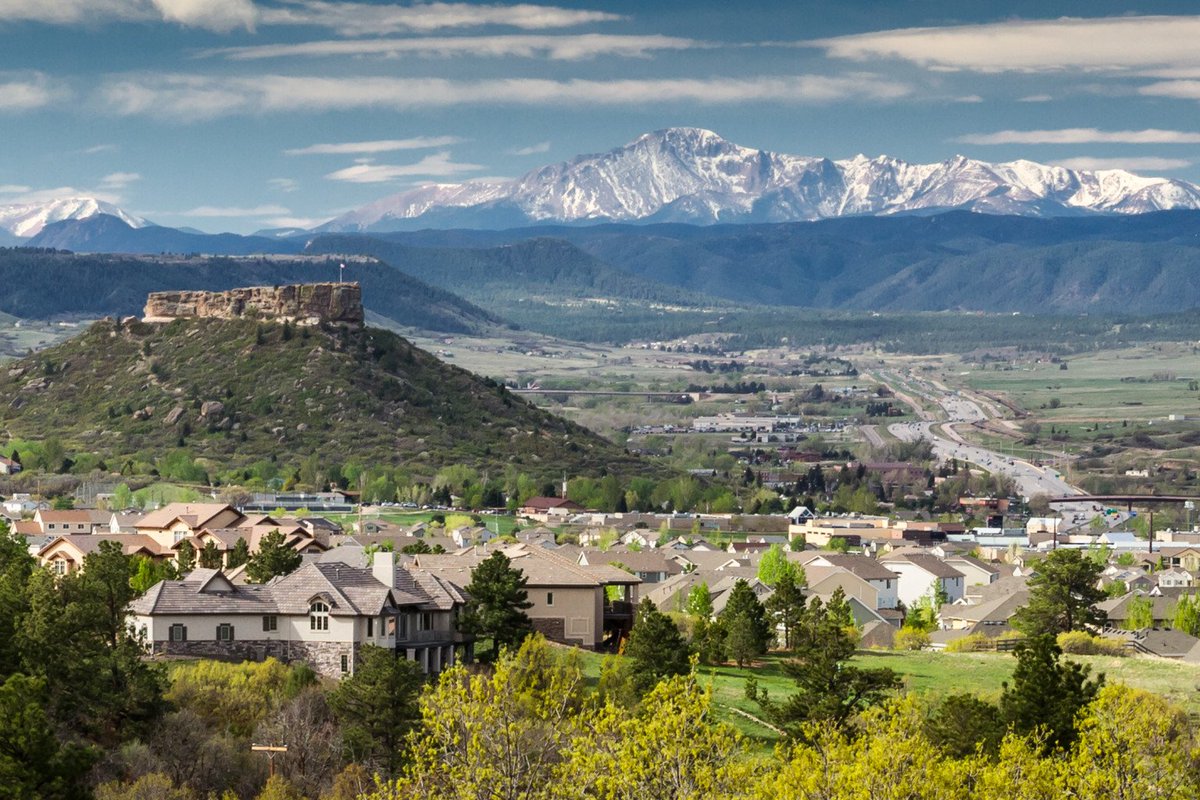 kentwood's tweet photo. #CommunityOfTheMonth - Surrounded by rolling hills and sprawling new developments, it’s an ideal community to raise a family outside the city while enjoying access to the best recreation Colorado can offer. #CastleRock https://t.co/OJLIjbhHNX https://t.co/ExxOMYjvX2