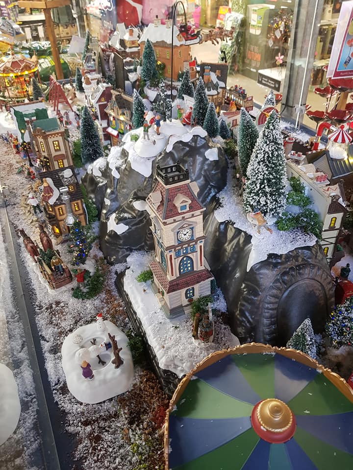 DollsHouseStore's tweet image. Always makes me feel like, Christmas is close when Bosworths Garden Centre open there display.