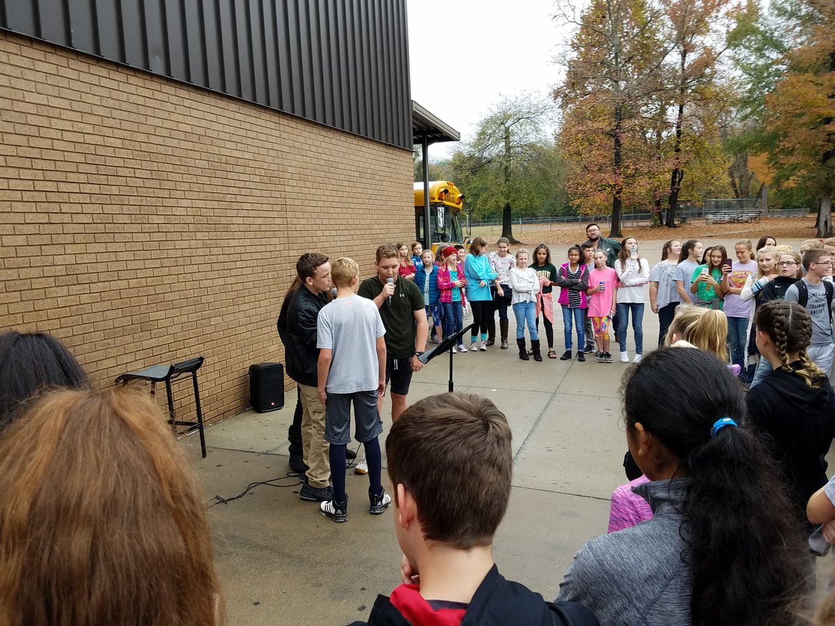 alma_middle's tweet photo. More activities from the AMS STEM Games today! #STEMDay #STEM #AMS https://t.co/1yBUc4XONJ