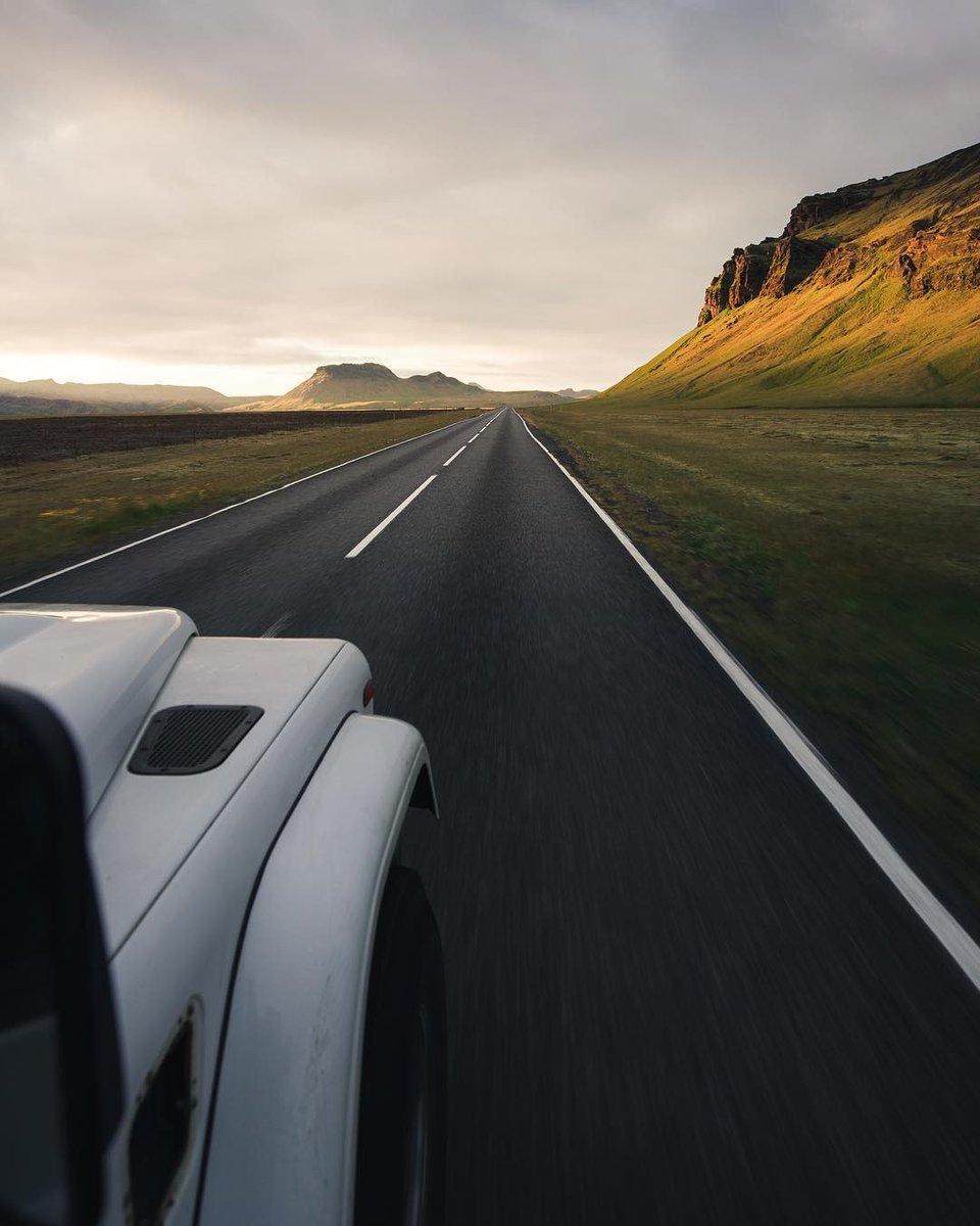 earth's tweet photo. Open roads in Iceland ⛰ https://t.co/nmbNtkaRWp
