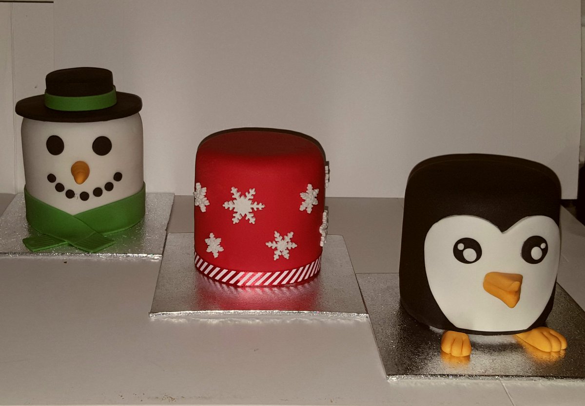 Flossiescakes's tweet photo. 🎄🎄🎄⛄⛄⛄Here is a sneaky peek at some of the delicious treats Floss's Cakes will be offering this Christmas. Hand Decorated Mini Sponge Cakes!!!! More designs coming soon x ❄❄❄☃️☃️☃️ https://t.co/SmQcWFmDnL