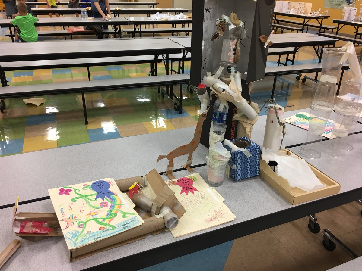 mariecuz's tweet photo. Families engaged at our annual #steam open house #engineeringchallenge #Robots #musicians #art show #learnand grow https://t.co/lEh7MhbVgN