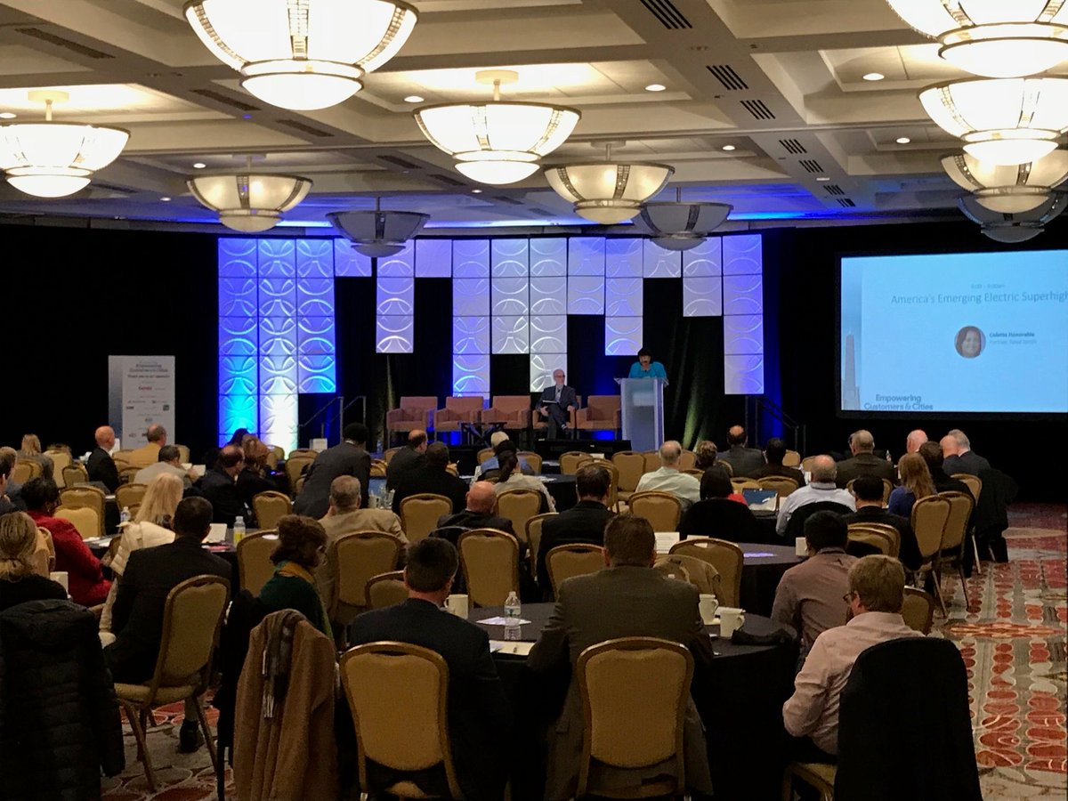 tdworldmag's tweet photo. How Utilities Will Thrive in the New Energy Economy #ECC17 #EmpoweringEnergy https://t.co/SOkRFZSM62 https://t.co/MqhpKMySFB