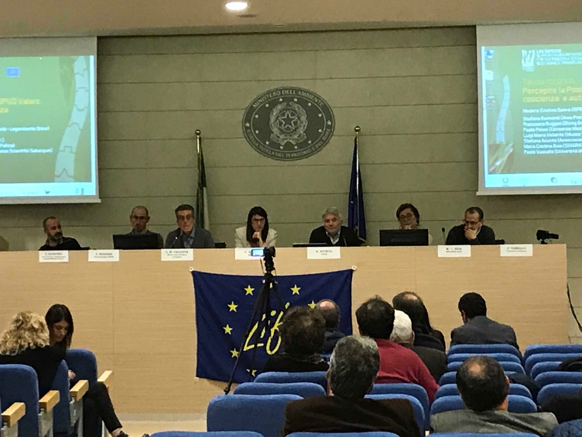 LifeSEPOSSO's tweet photo. #SEPOSSO tavola rotonda: relatori concordano sull'importanza del controllo, del coinvolgimento e della diffusione delle informazioni per la sopravvivenza dei trapianti della posidonia oceanica https://t.co/a605QzwFZO
