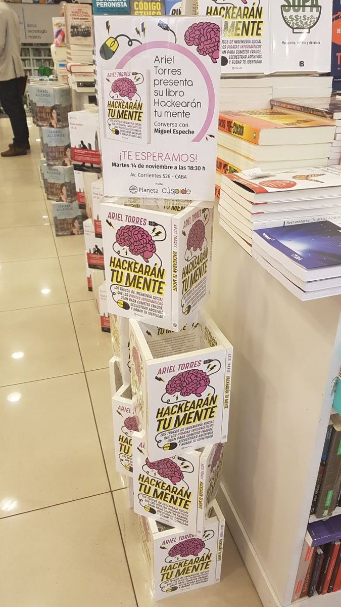arieltorres's tweet image. #Gracias #gracias #gracias a todos los amigos que me acompañaron ayer en la presentación de #HackearánTuMente en @CuspideLibrosOK Estaba super nervioso, pero salió buenisimo!
