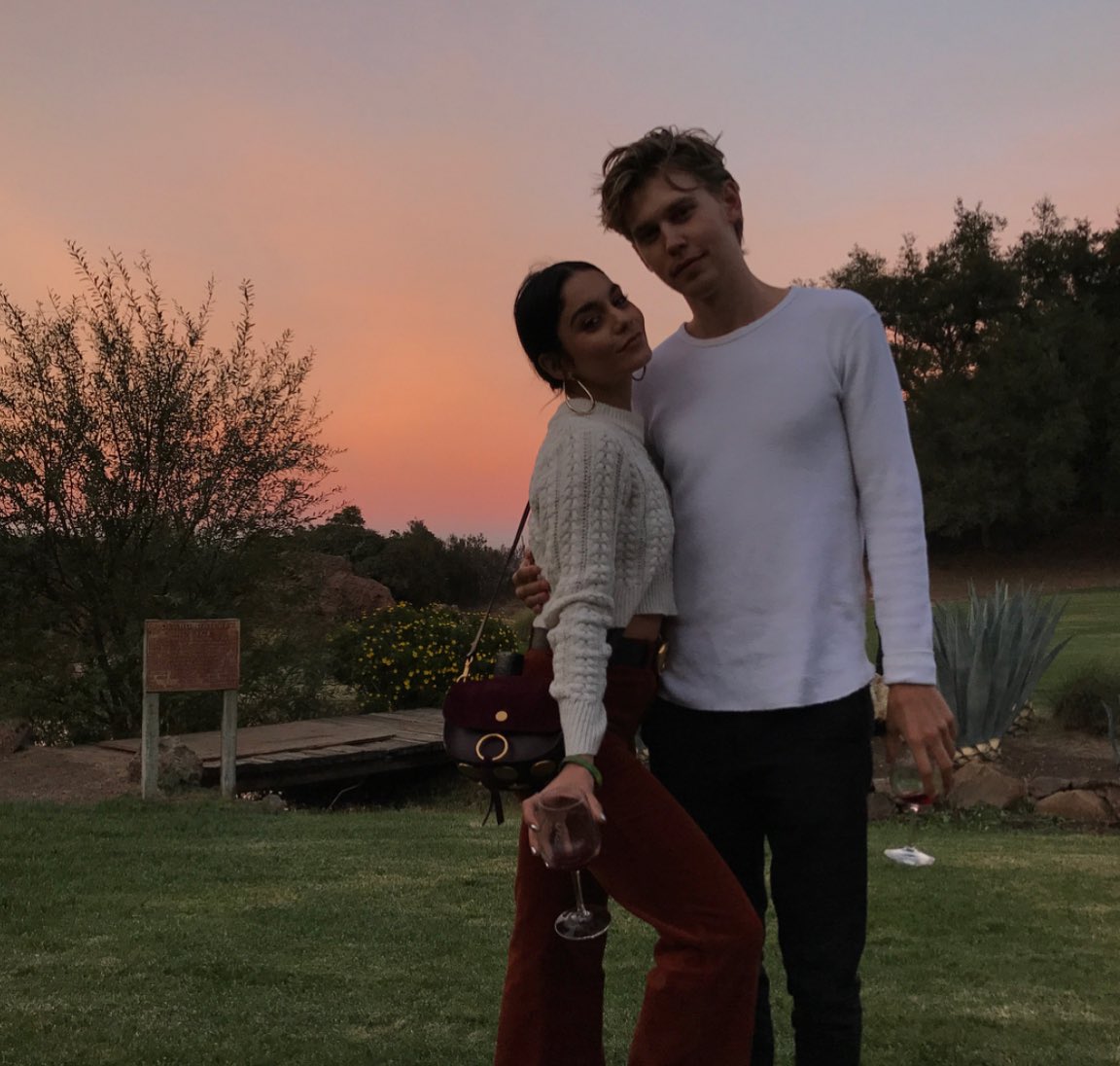 VanessaHudgens's tweet photo. ❤️ https://t.co/lrPR8FMTqo
