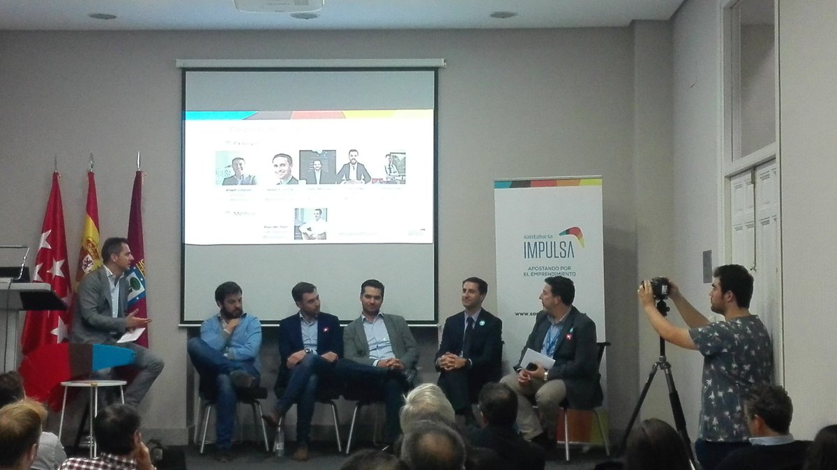 santalucia_imp's tweet photo. @joaquinlarrosac de @PhilipsSpain nos habla de cómo abrieron una gran oportunidad en el mercado #innovaIMPULSA https://t.co/V3icN3bQte