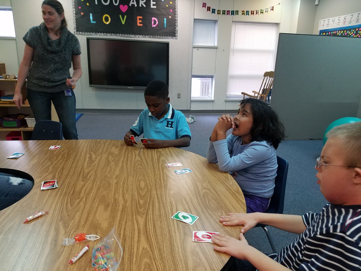 A serious game of Uno #bearshine