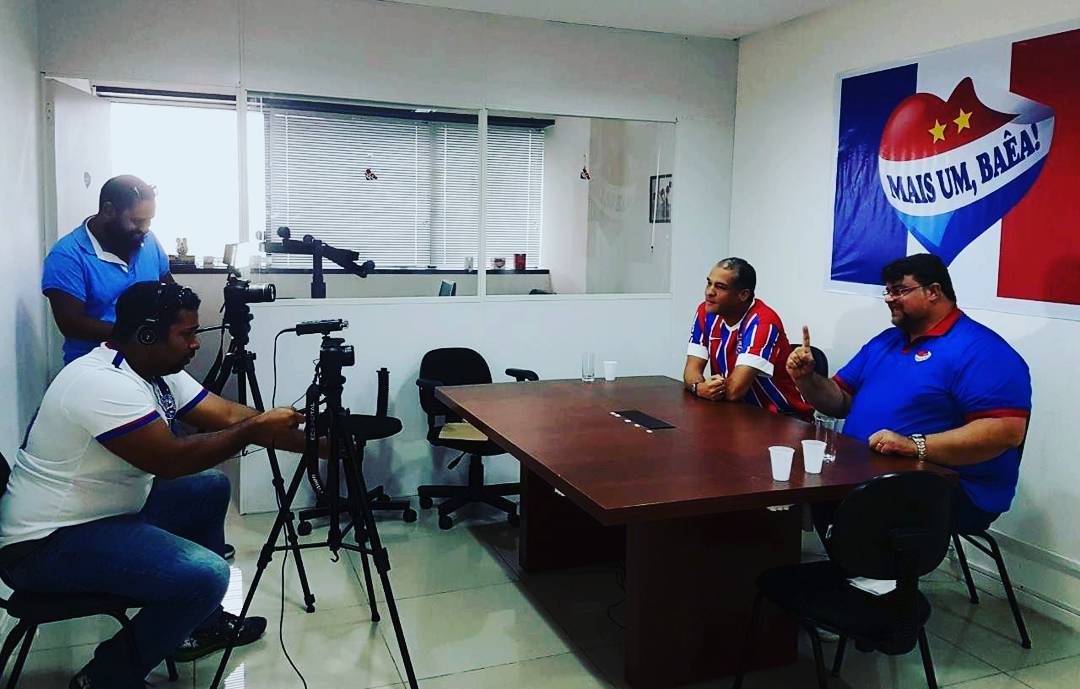 Mais1baea's tweet photo. Hoje é feriado. 
Mas a gente segue trabalhando firme. 
Gravação de entrevista para o canal JOÃO BAHÊA, no YouTube! 
Em breve divulgaremos o link.

#MaisUmBaêa #MUB #ECBahia #JuntosSomosMaisFortes #AgoraSomosNós #avezeavozdotorcedor #BBMP #BMUBMP #DeixeOCoraçãoVencerOMedo https://t.co/N1XpAwU5XD