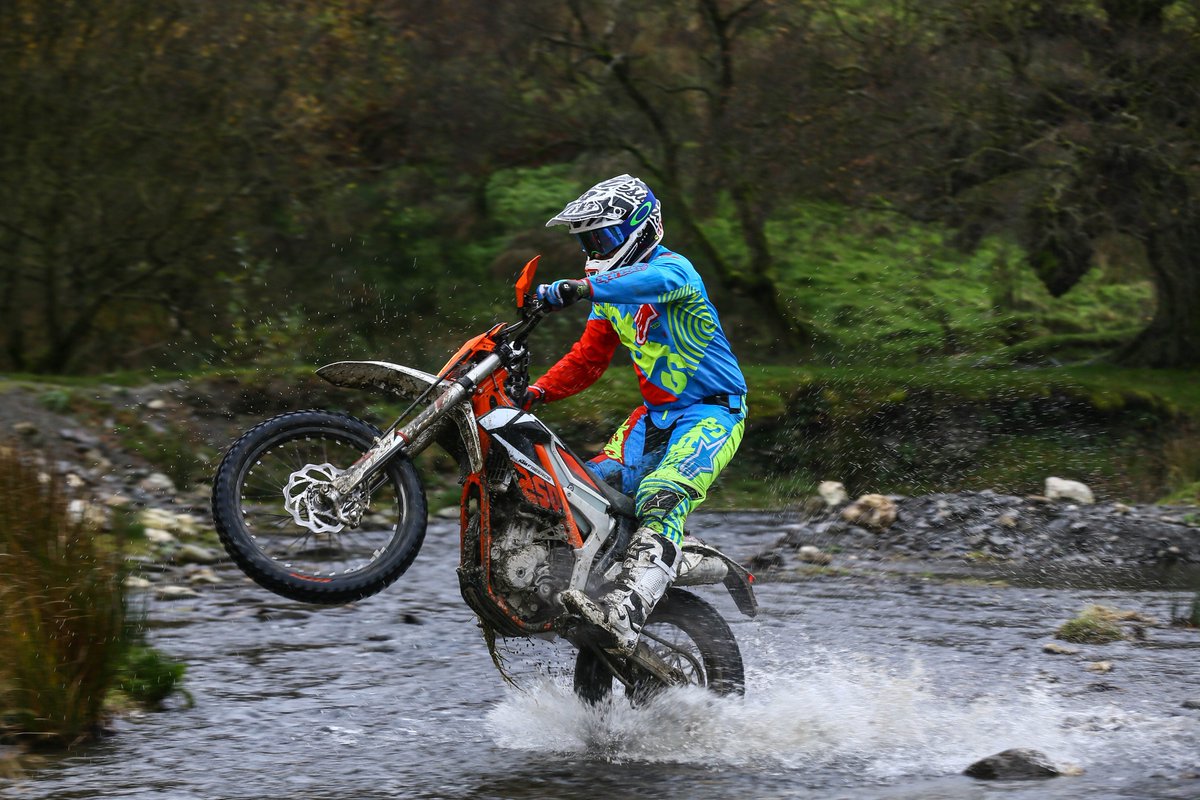 KTM_UK's tweet photo. #WheelieWednesday
#Enduro rider #TomSagar has a wet and wild Wheelie Wednesday on the new KTM FREERIDE 250 F. Check it out at KTM dealers now or at MOTORCYCLE LIVE, starting this Saturday at the Birmingham NEC.
#KTM #READYTORACE #KTMFreeride #FREERIDE250F
📸Chippy Wood https://t.co/BmUSPezK5z