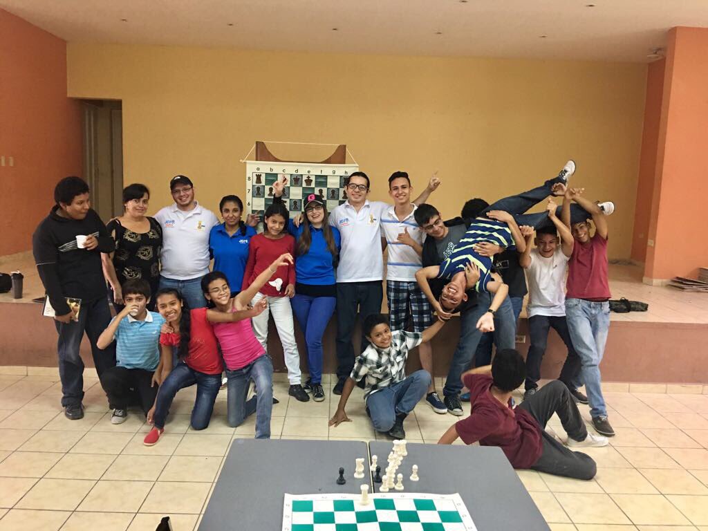 JCICAPITALHN's tweet photo. Ajedréz y Equidad de Género para el desarrollo de Talentos, jóvenes enriquecen sus conocimientos en este espacio. #JCICapital #LiderazgoTransformador https://t.co/t8K8fTibea