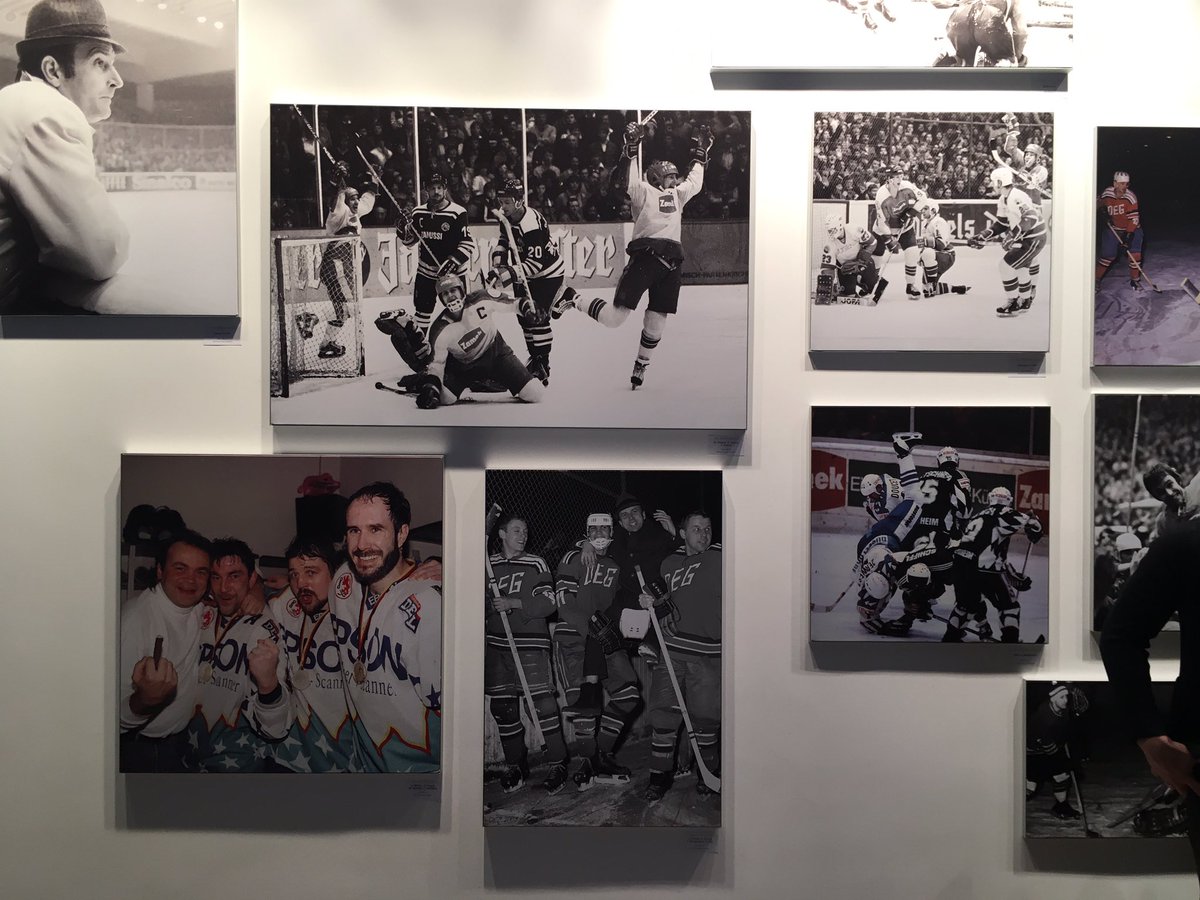 ShorthandedNews's tweet photo. @DuesseldorferEG Die Ausstellung mit Bildern aus der Vereinsgeschichte bei Wallstyle in der Düsseldorfer Innenstadt läuft zwei Wochen. https://t.co/3Q6VkqPvlo