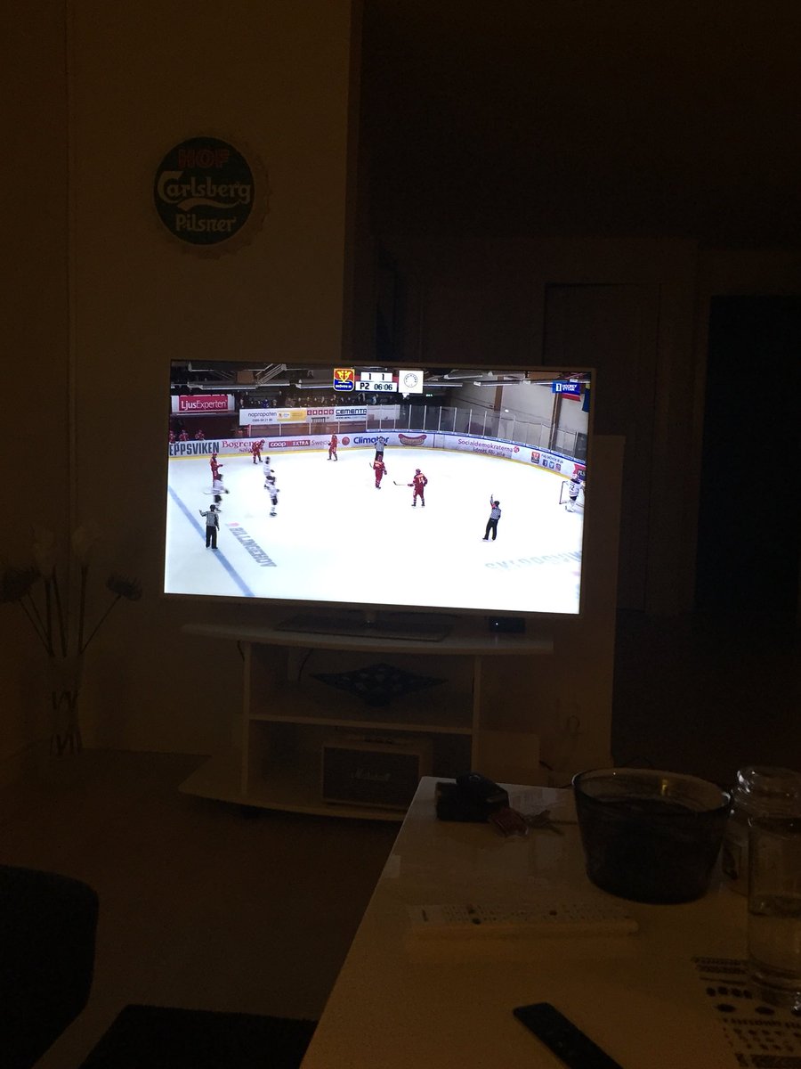 Kom igen <a href="/SkovdeIK/">Skövde IK</a> ! Två trogna SIK:are i mig och <a href="/c_ehn/">Christoffer Ehn</a>  följer er från TV-soffan 👏🏼👊🏼🙌🏼