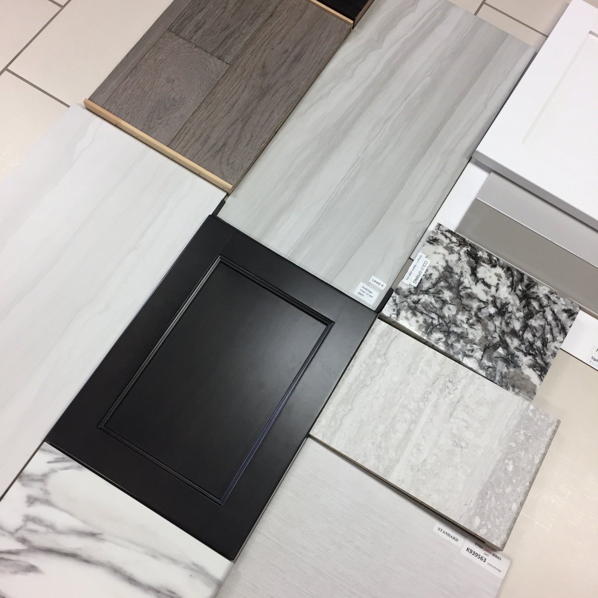 We're loving the #grey selections for one our luxury Cherrywood 1860 sq. ft town homes!#Binbrook #HamOnt #newhomes #interiordesign #home #kitchen #bathroom