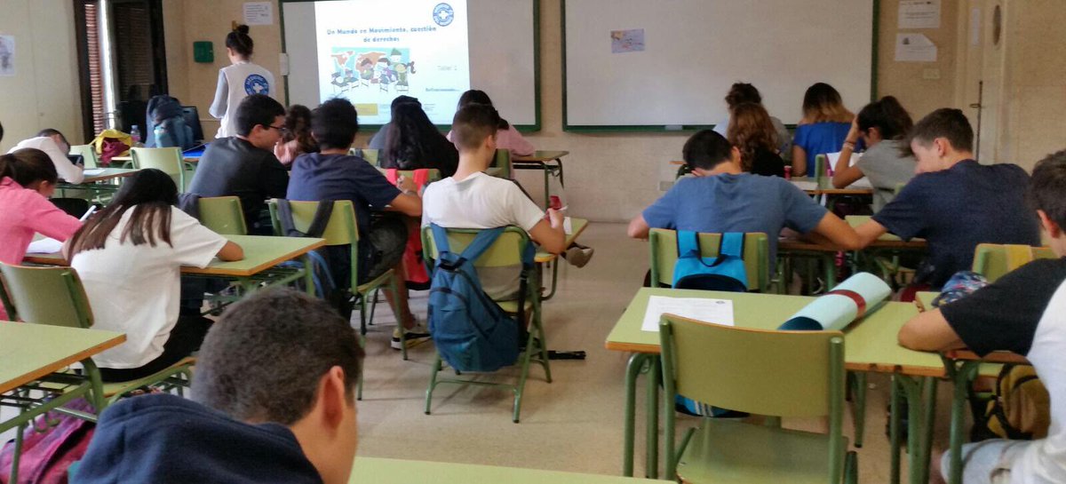 Chapatal_RCES's tweet photo. Hoy ha comenzado la primera sesión de los talleres impartidos por @MedicosdelMundo en nuestro centro al alumnado de 3º y 4º ESO dentro del proyecto "Otra mirada hacia la inmigración" que este curso será afrontado desde la perspectiva "Un mundo en movimiento: cuestión de derechos" https://t.co/2h9qIFRxlQ