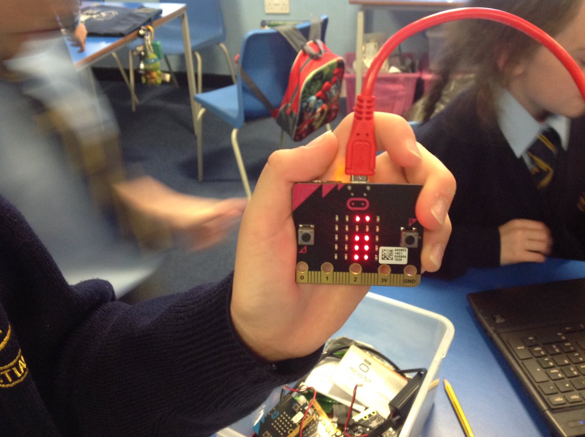 MGLWorld_Kev's tweet photo. Year 4 @StSebastiansPri loved the #microbit introduction session today. Building upon previous coding experiences. #kidslovecode #divingincode #thecodefather https://t.co/vJPE9gwUio