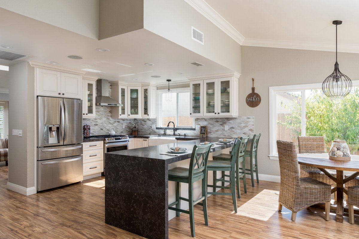 thejoyfulshell's tweet image. Beautiful living spaces perfect for your #family #vacation! #SanDiego has an endless amount of #fun activities, enjoy the #comfort and amenities of a fully furnished #home on your vacation.  Plan ahead now and get it on the calendar! #Carlsbad #beachlife #legoland #interiordesign