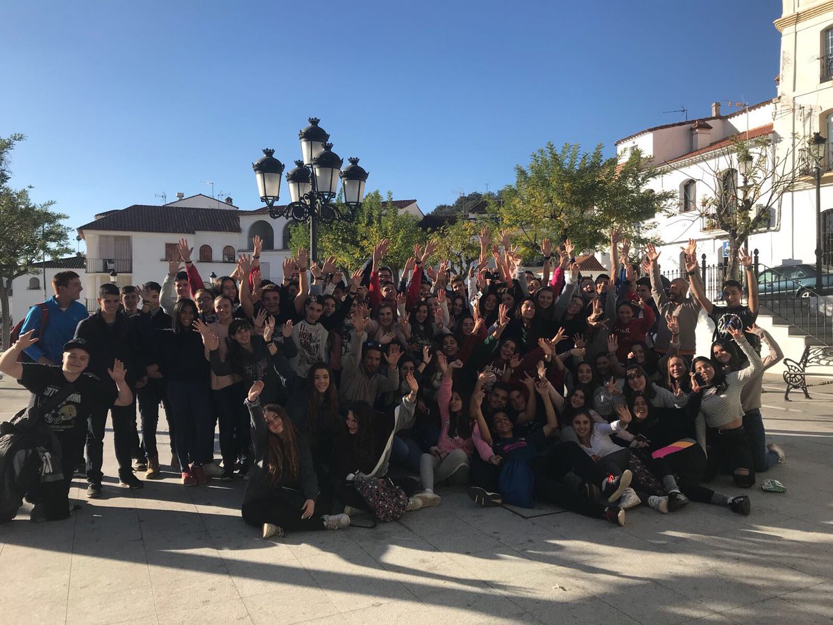 almanatura's tweet photo. Jóvenes vienen cada año a descubrir valores rurales que a veces perdemos en la ciudad. ¡Así de bien lo han pasado! #almanatura #desdelorural https://t.co/biaj2gO6hi