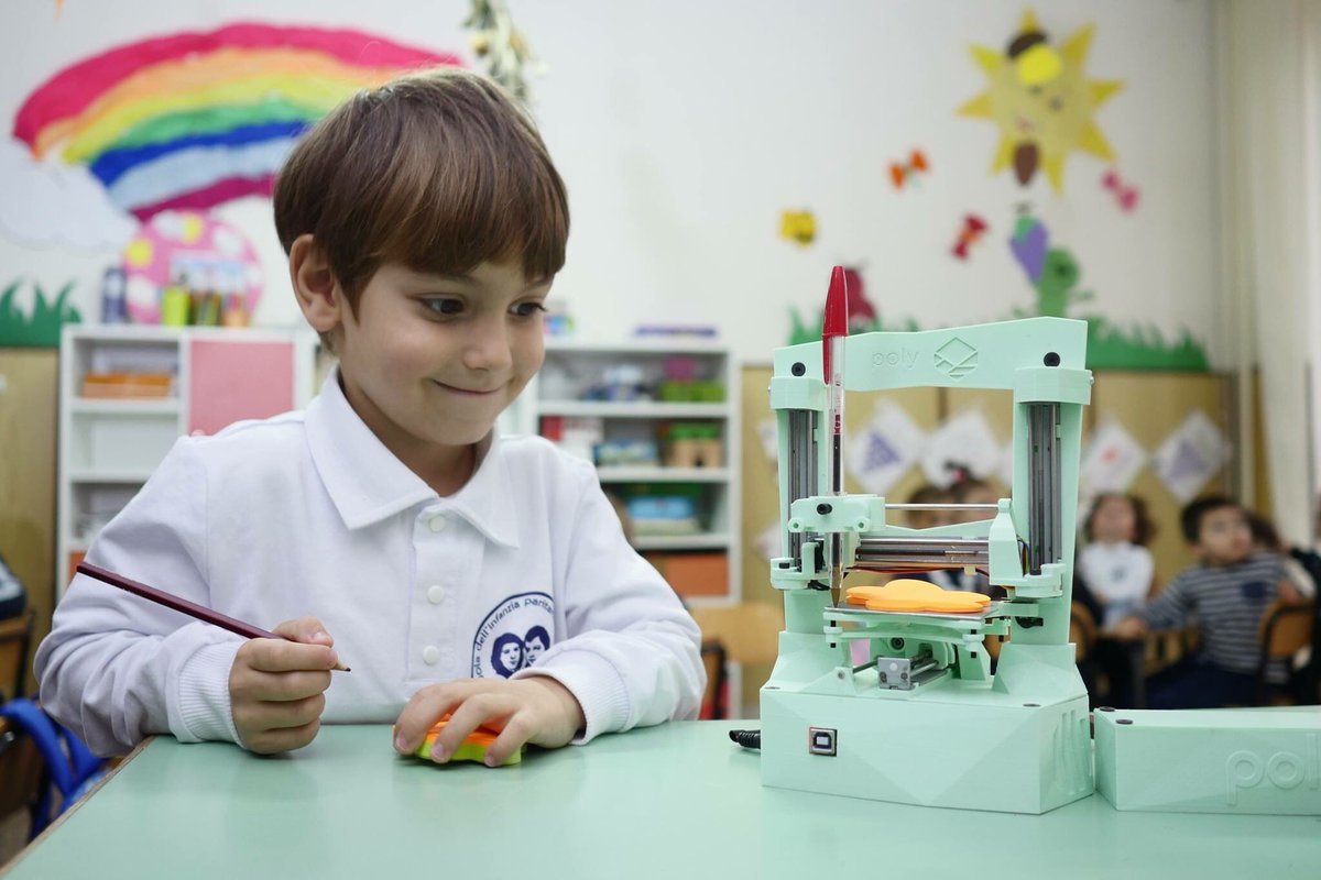 ant_russolillo's tweet photo. Whatโs the perfect #3Dprinter for school? Itโs @poly3dprinter
We will have an EDU pack on @kickstarter - Keep in touch here https://t.co/1zQcDmMvIg
#poly #poly3dprinter #kickstarter #crowdfunding #school #education #classroom https://t.co/GaDwWDPExh