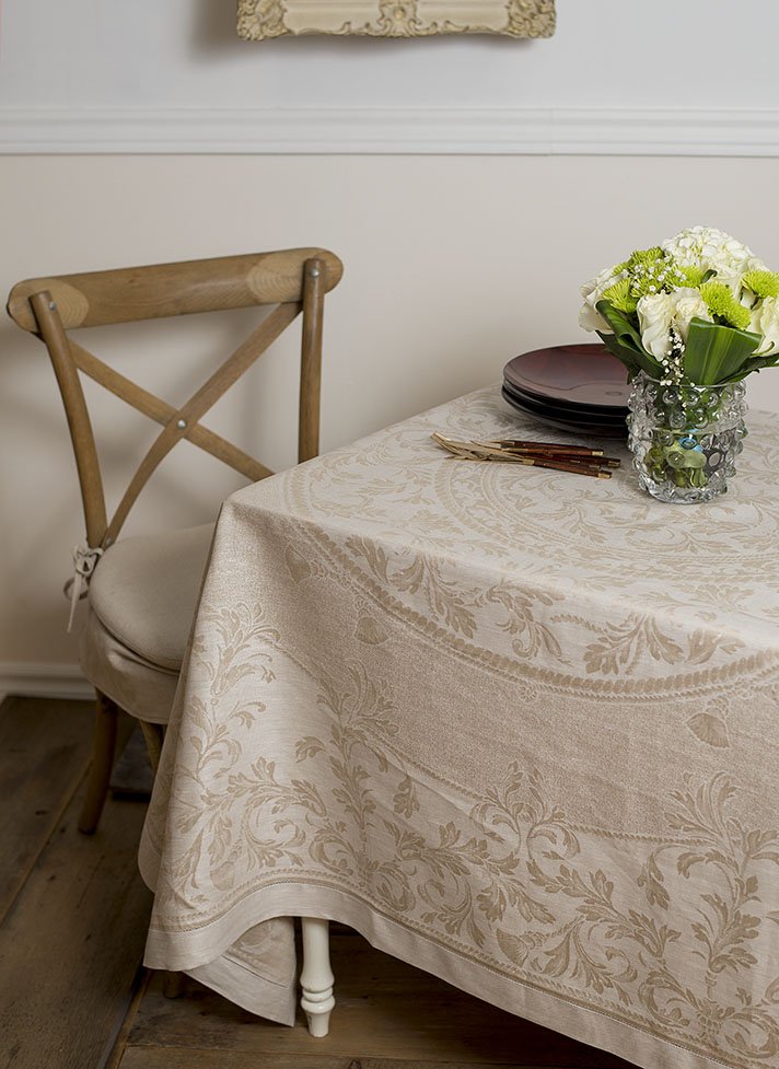 LinenWay's tweet photo. US Thanksgiving is coming up fast. Get ready with some of our longest  tablecloths so that all your friends and family can get together! https://t.co/4MJhUq6iUJ