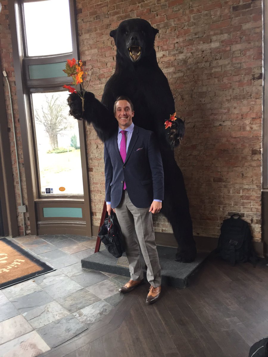 Having a "beary" great day in East Peoria! 😅